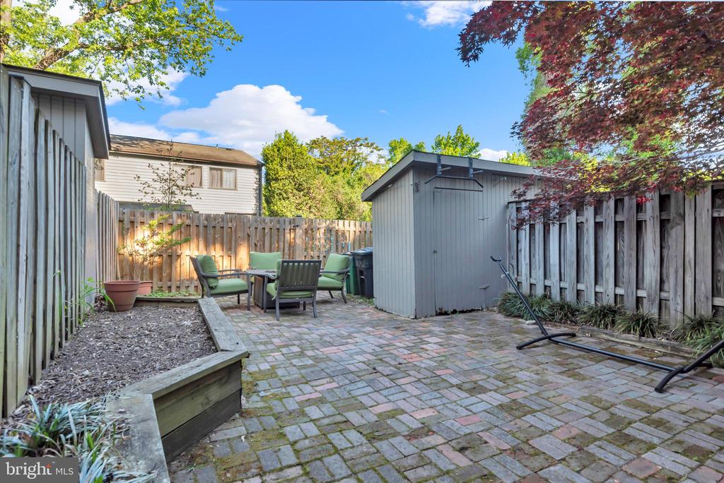 1052 CEDAR RIDGE COURT