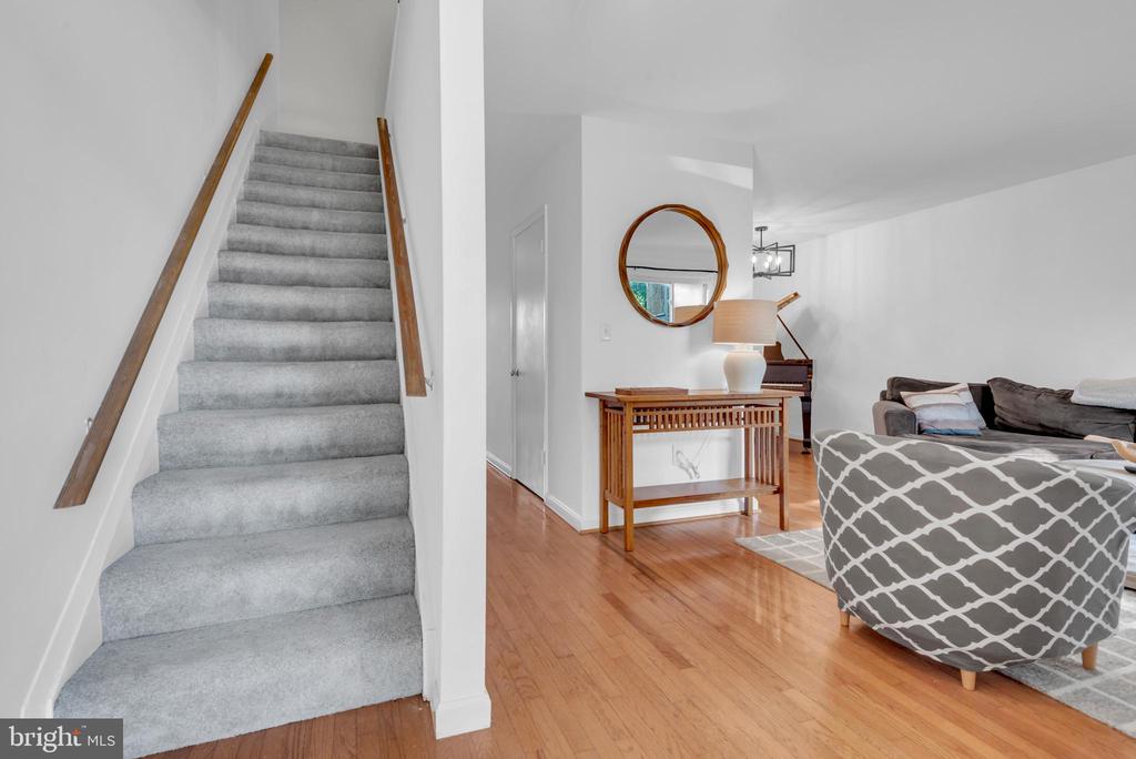 1052 CEDAR RIDGE COURT