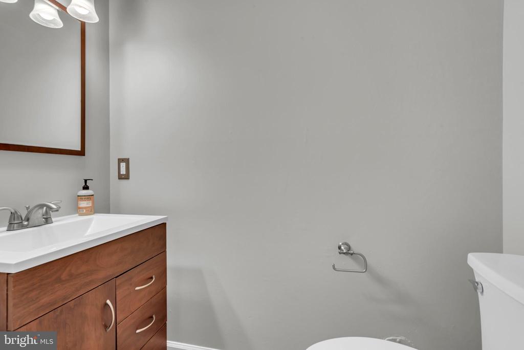 1052 CEDAR RIDGE COURT