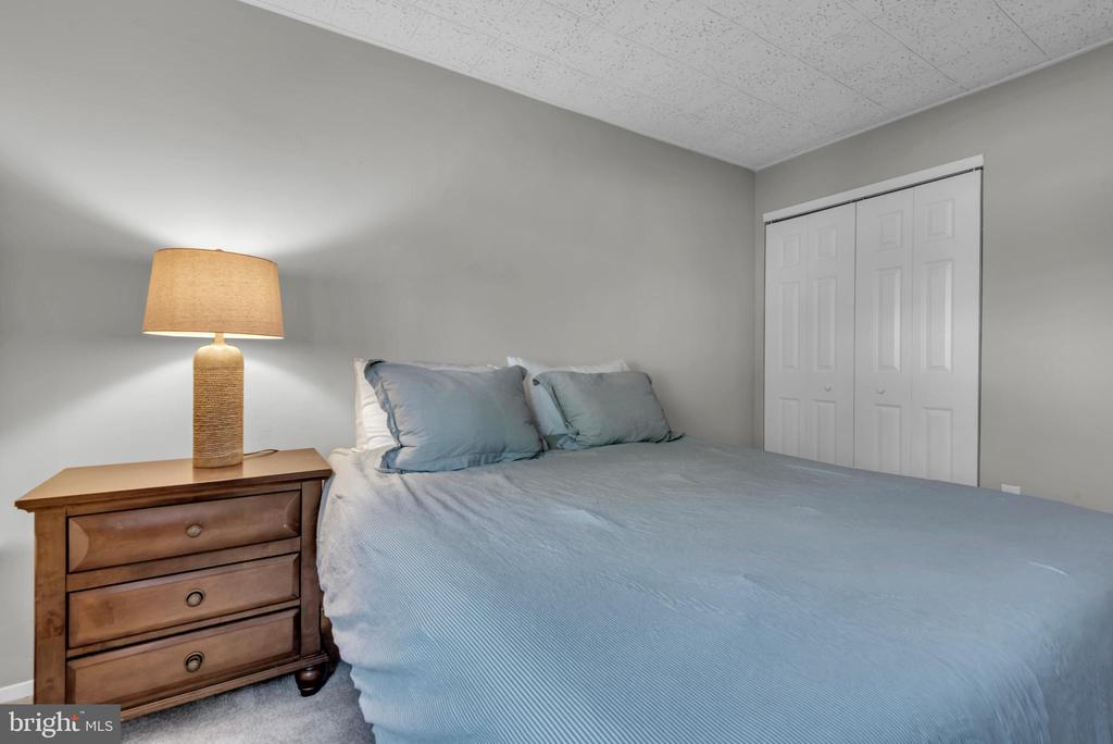 1052 CEDAR RIDGE COURT