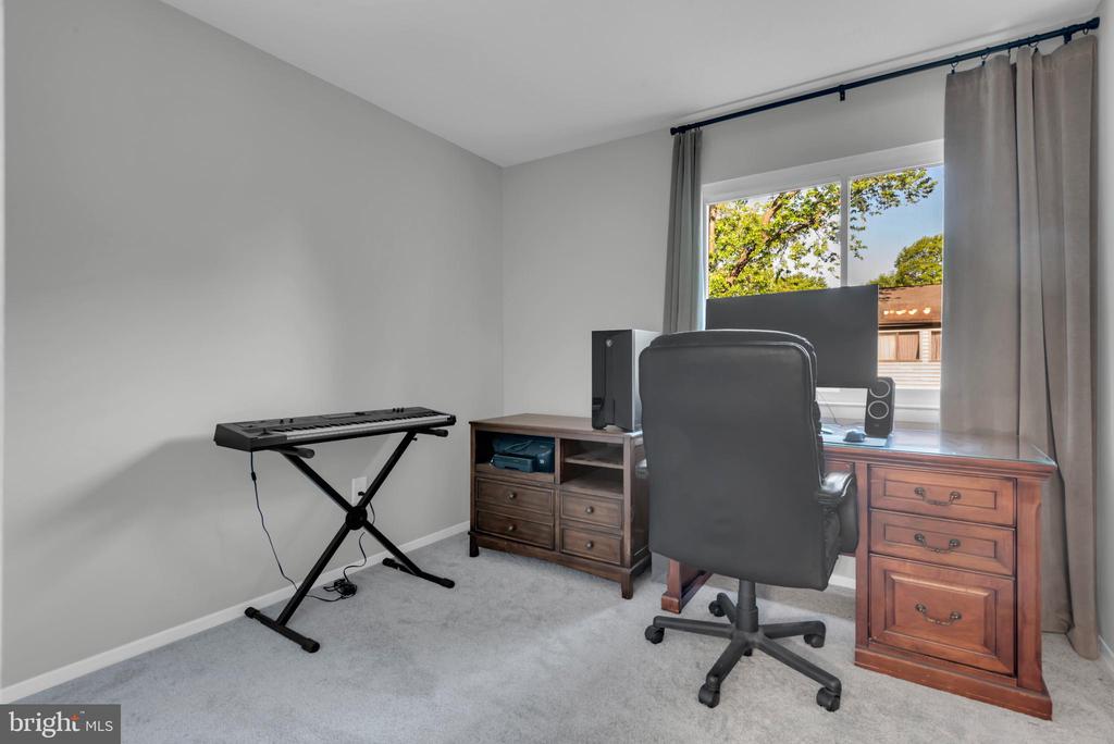1052 CEDAR RIDGE COURT