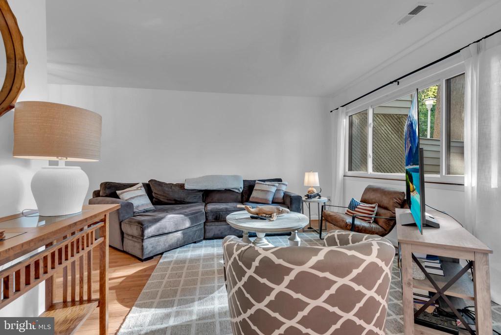 1052 CEDAR RIDGE COURT