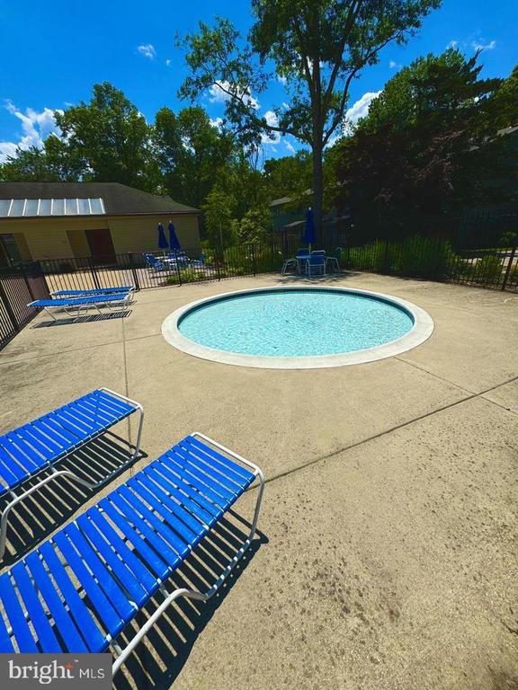 1052 CEDAR RIDGE COURT