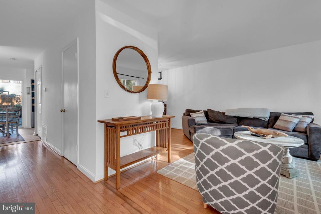 1052 CEDAR RIDGE COURT