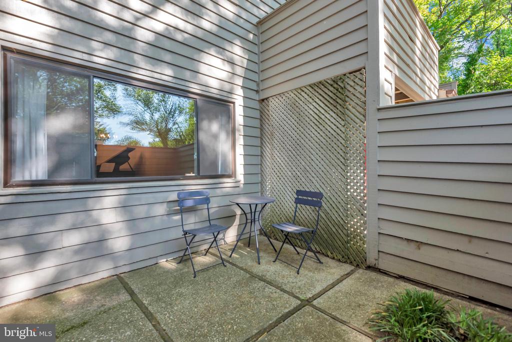 1052 CEDAR RIDGE COURT