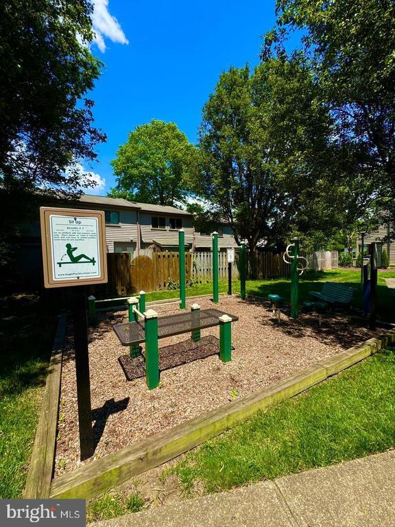 1052 CEDAR RIDGE COURT