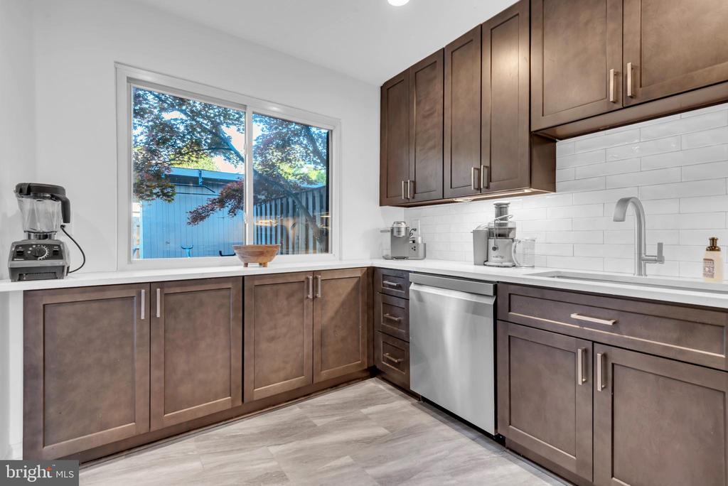 1052 CEDAR RIDGE COURT