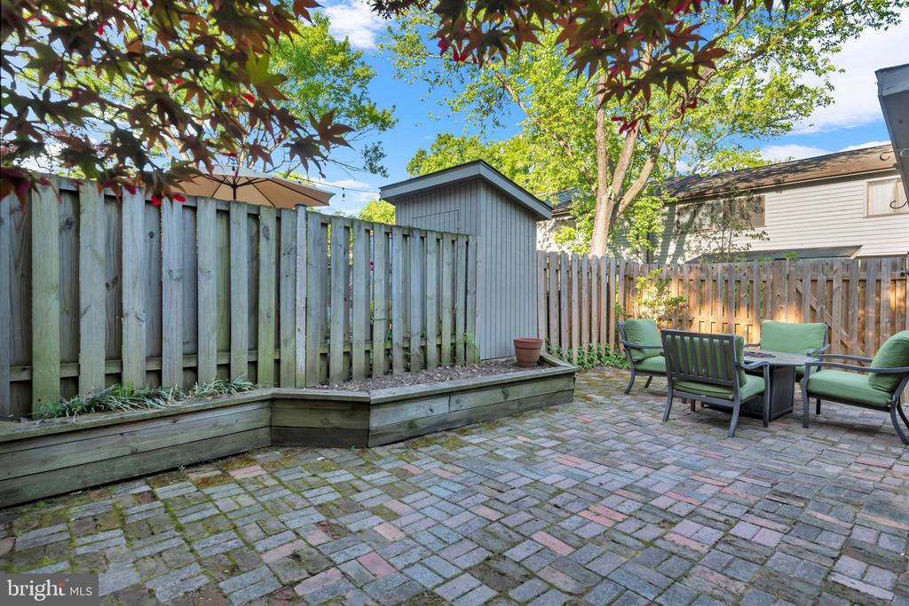 1052 CEDAR RIDGE COURT
