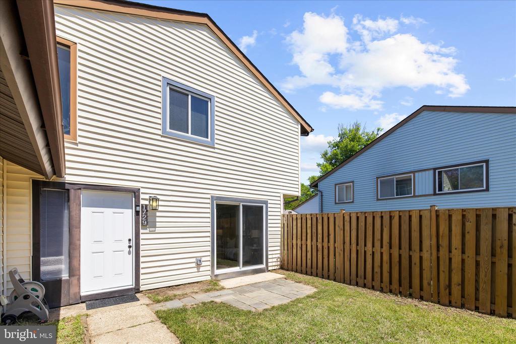 1729 ABERDEEN COURT