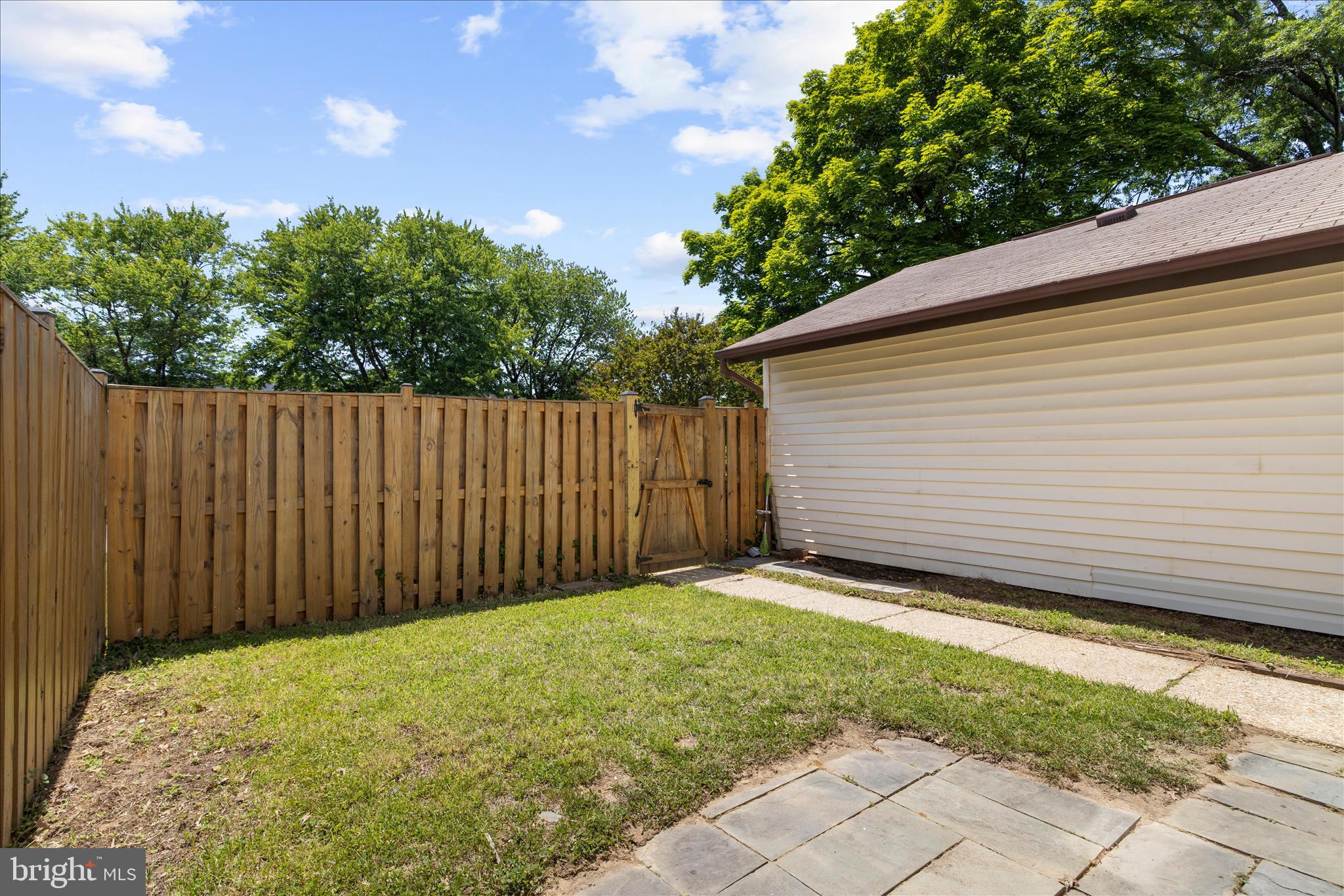 1729 ABERDEEN COURT