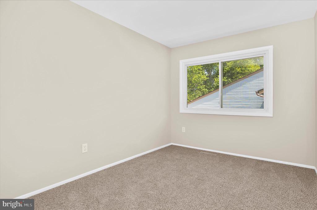 1729 ABERDEEN COURT