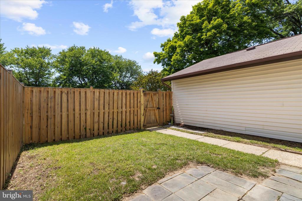 1729 ABERDEEN COURT