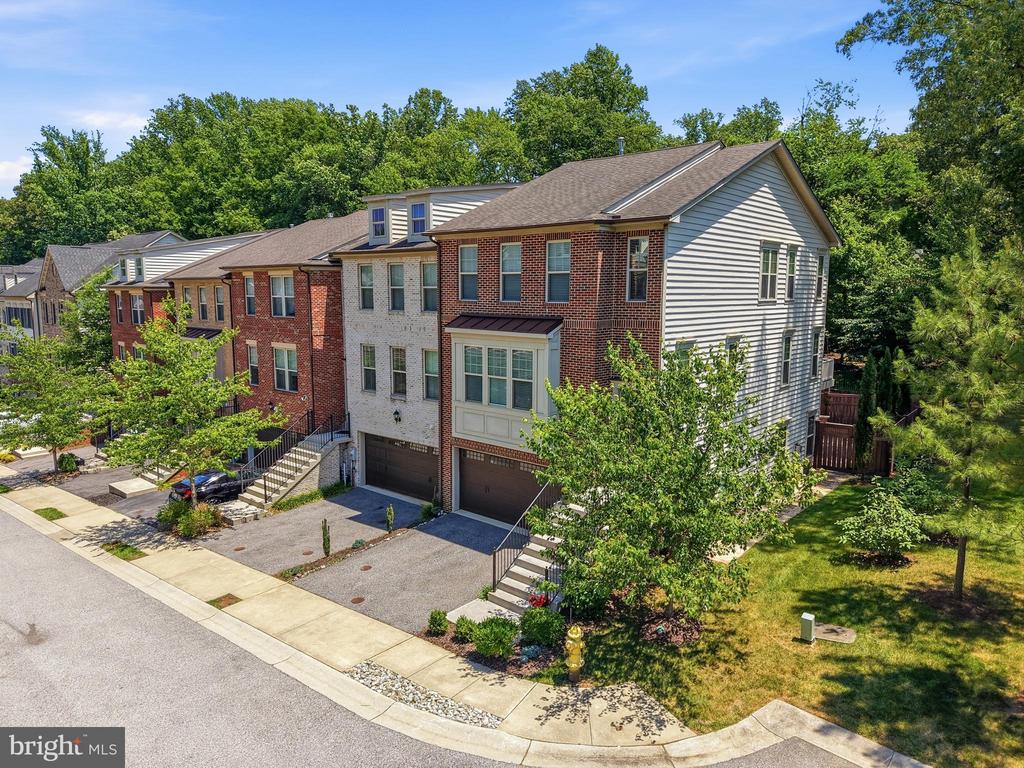 203 TREYBURN WAY