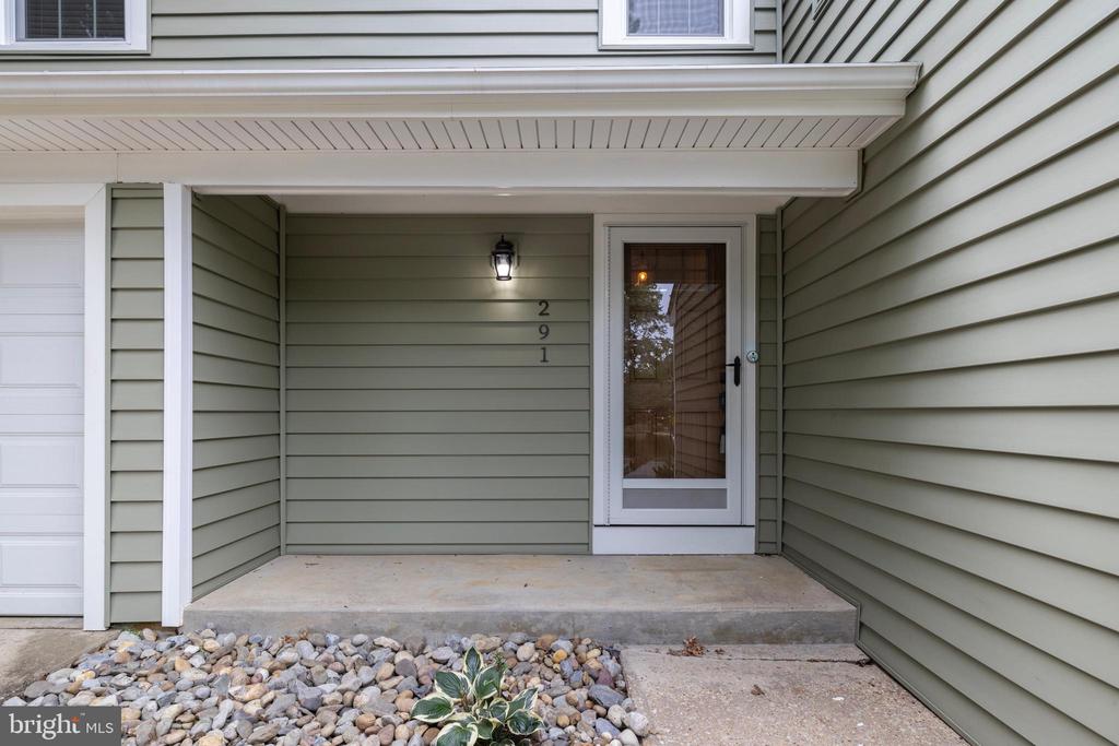 291 COLLEGE MANOR DRIVE