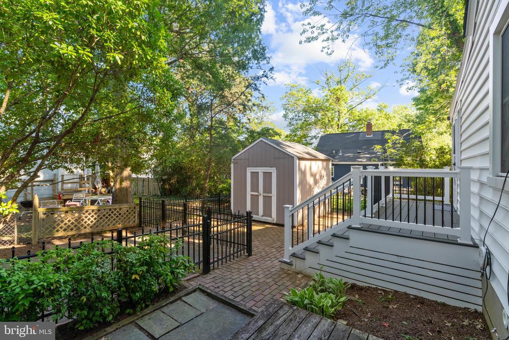 1105 VAN BUREN STREET
