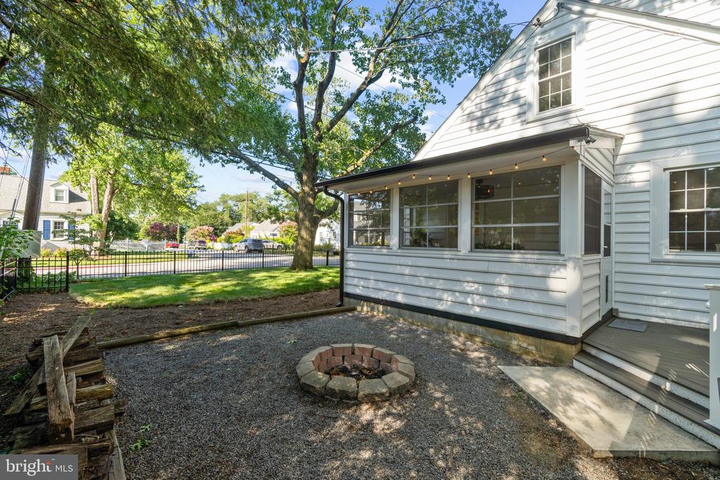 1105 VAN BUREN STREET
