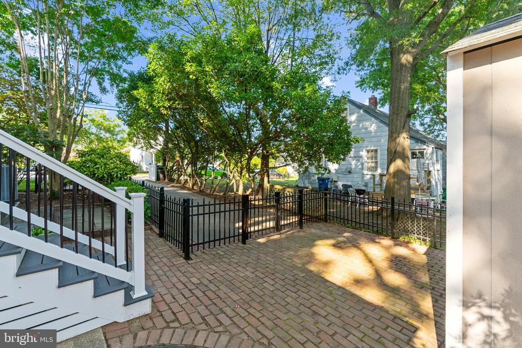 1105 VAN BUREN STREET