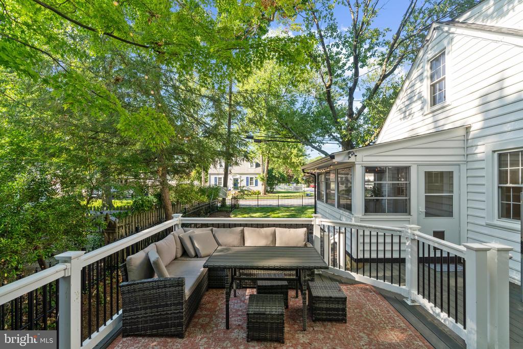 1105 VAN BUREN STREET