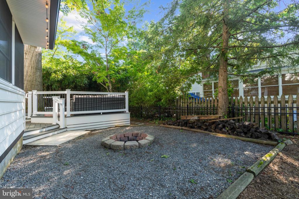 1105 VAN BUREN STREET
