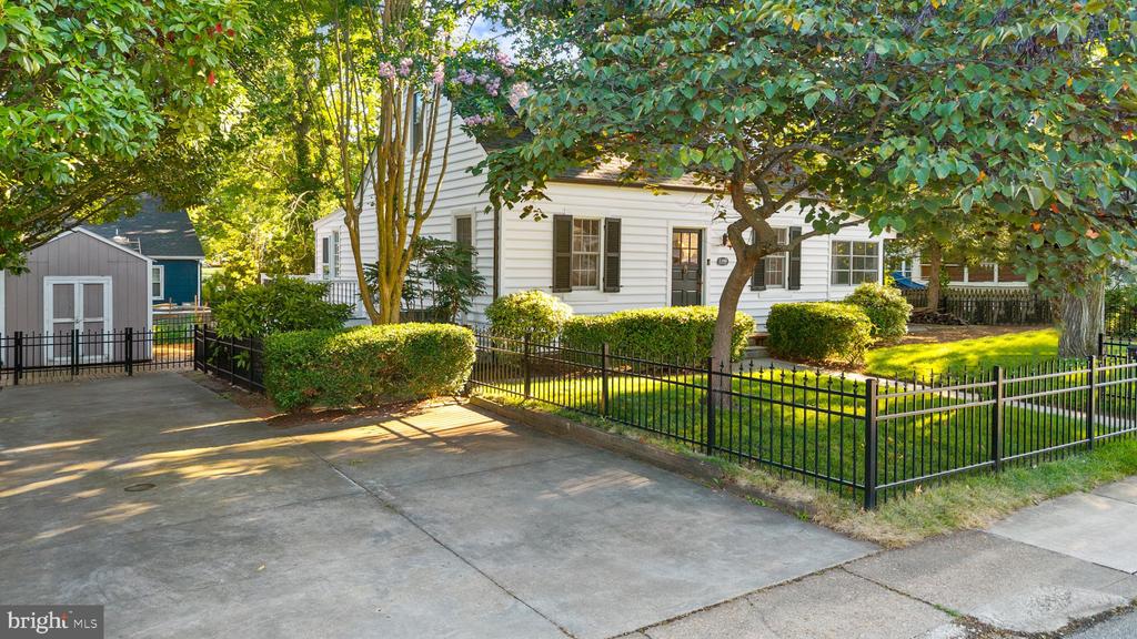1105 VAN BUREN STREET