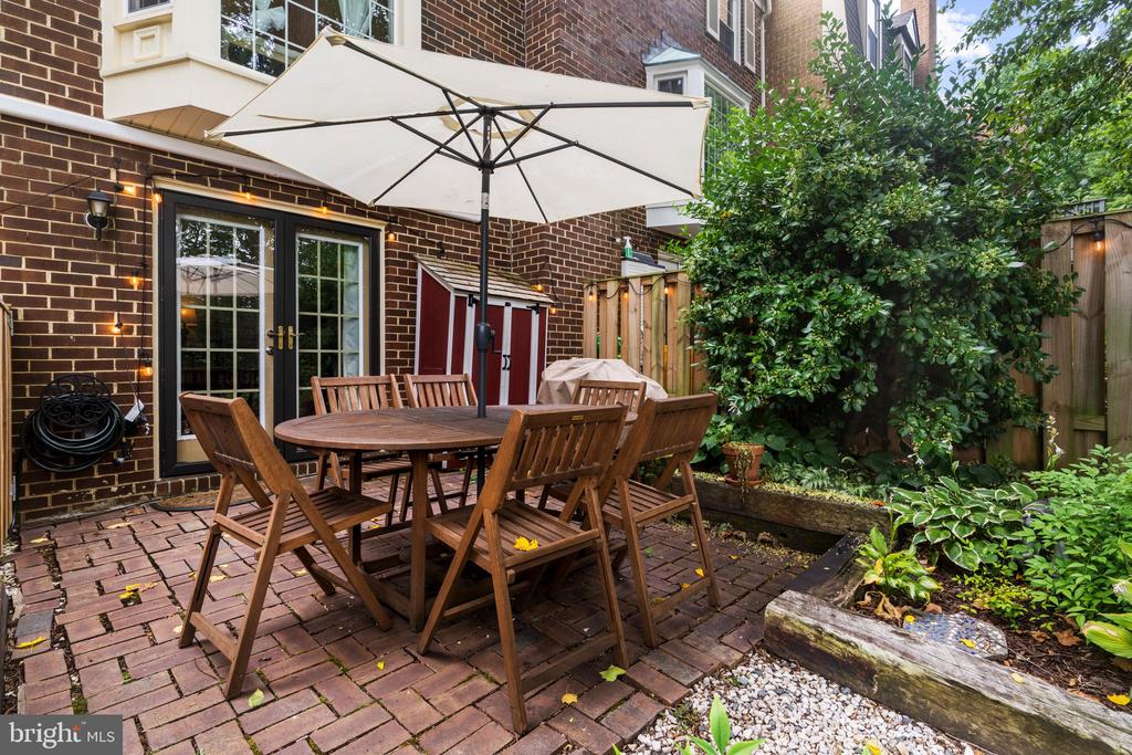 1202 BRUNSWICK COURT