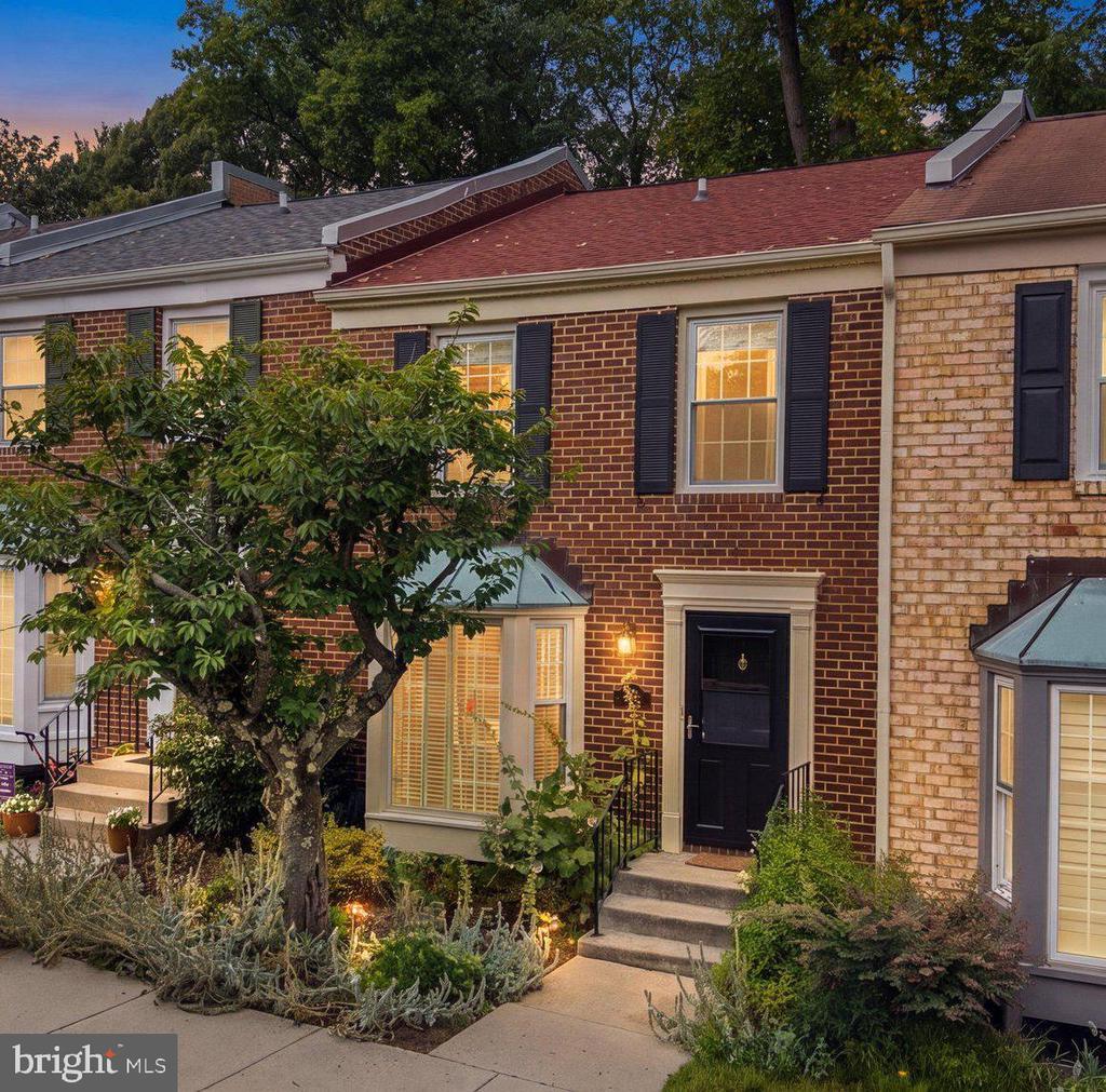 1202 BRUNSWICK COURT