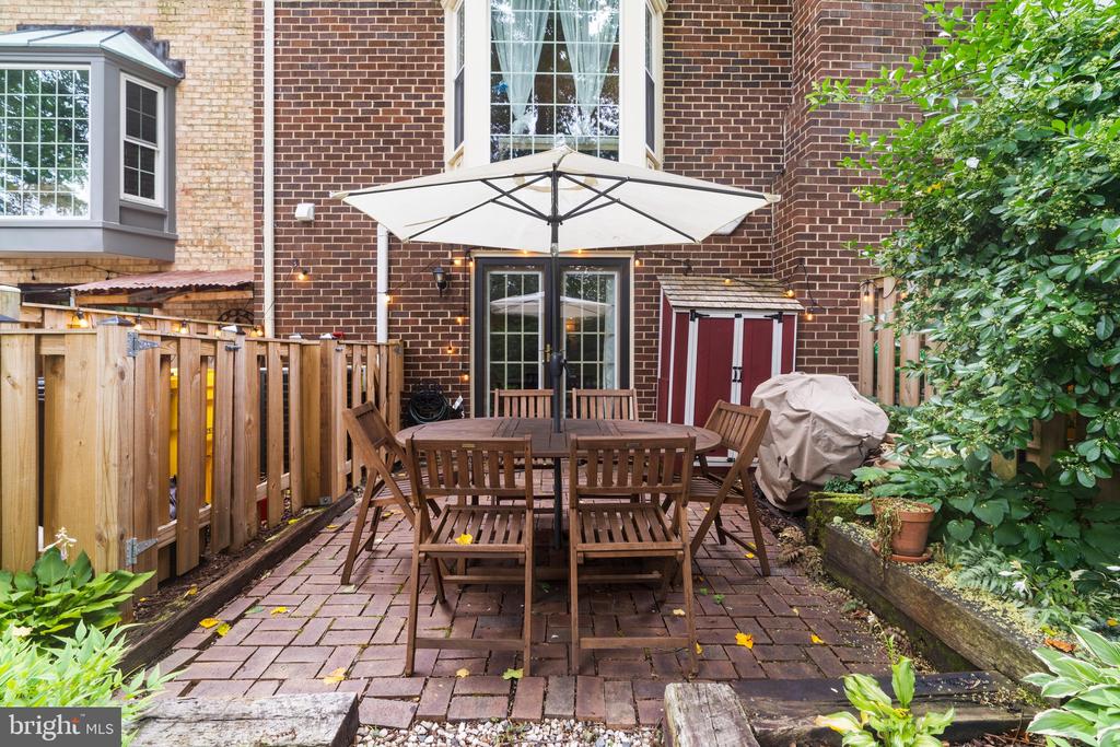 1202 BRUNSWICK COURT