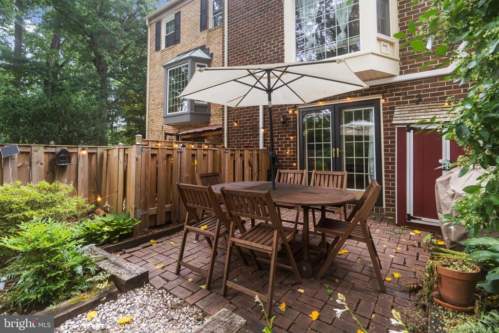 1202 BRUNSWICK COURT
