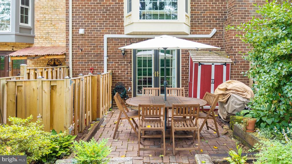 1202 BRUNSWICK COURT