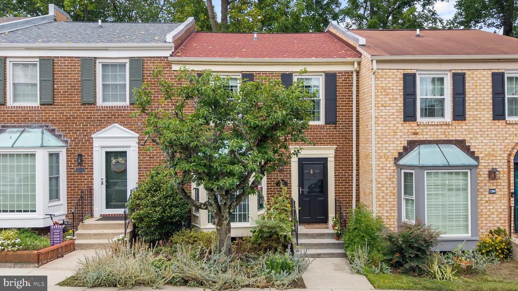 1202 BRUNSWICK COURT