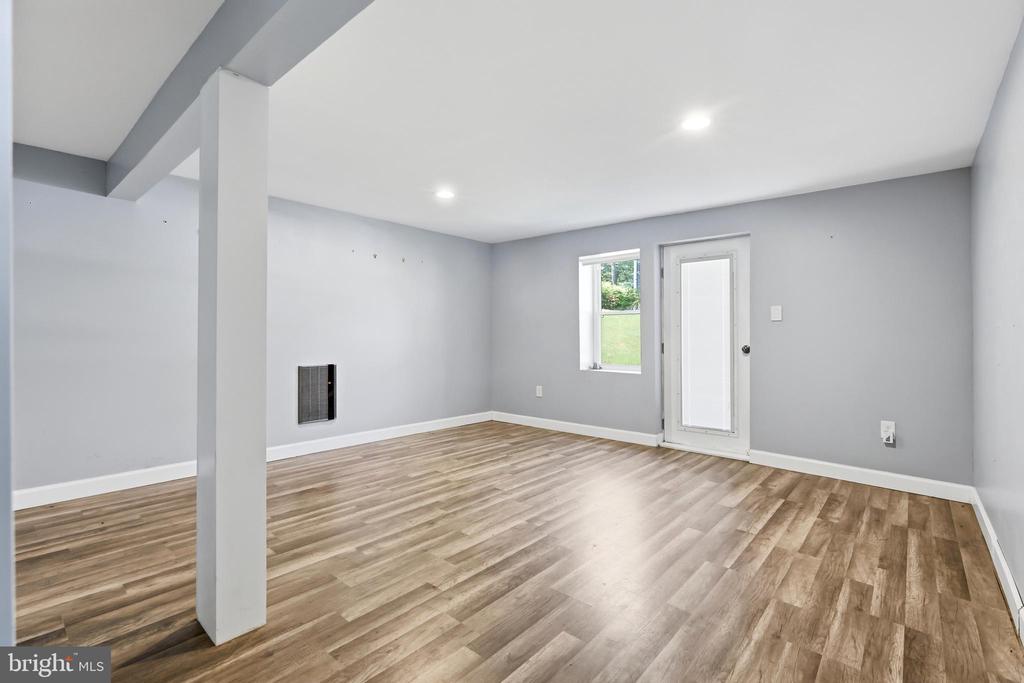 8014 FOREST GLEN DRIVE