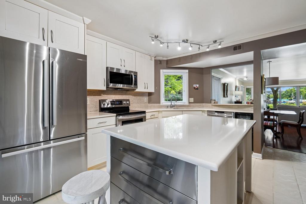 7048 HARBOUR VILLAGE COURT Unit: T2