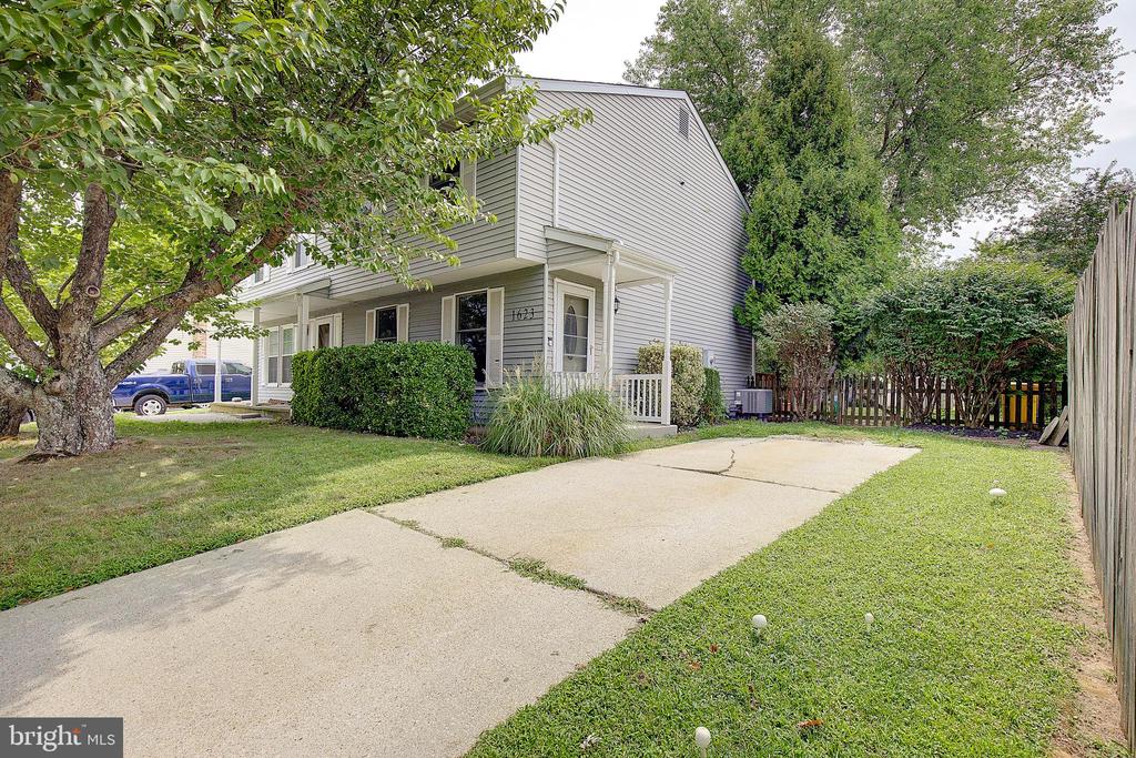 1623 SECRETARIAT DRIVE