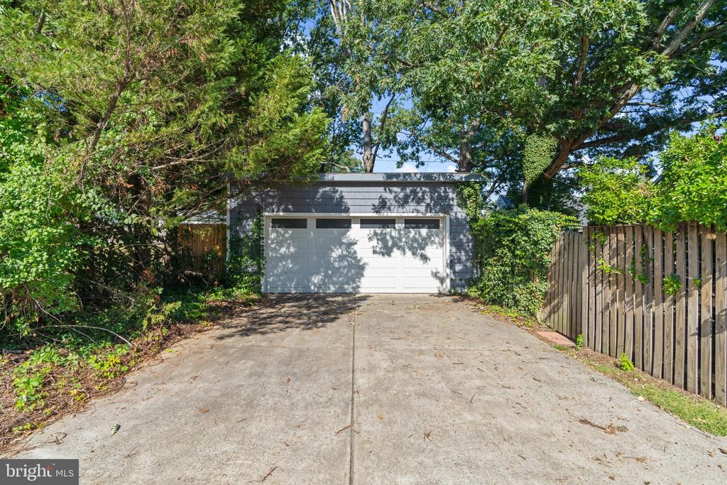 1301 DAMASCUS STREET