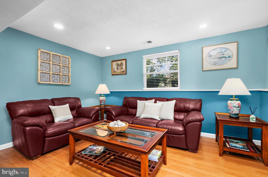 852 MEADOW HEIGHTS LANE