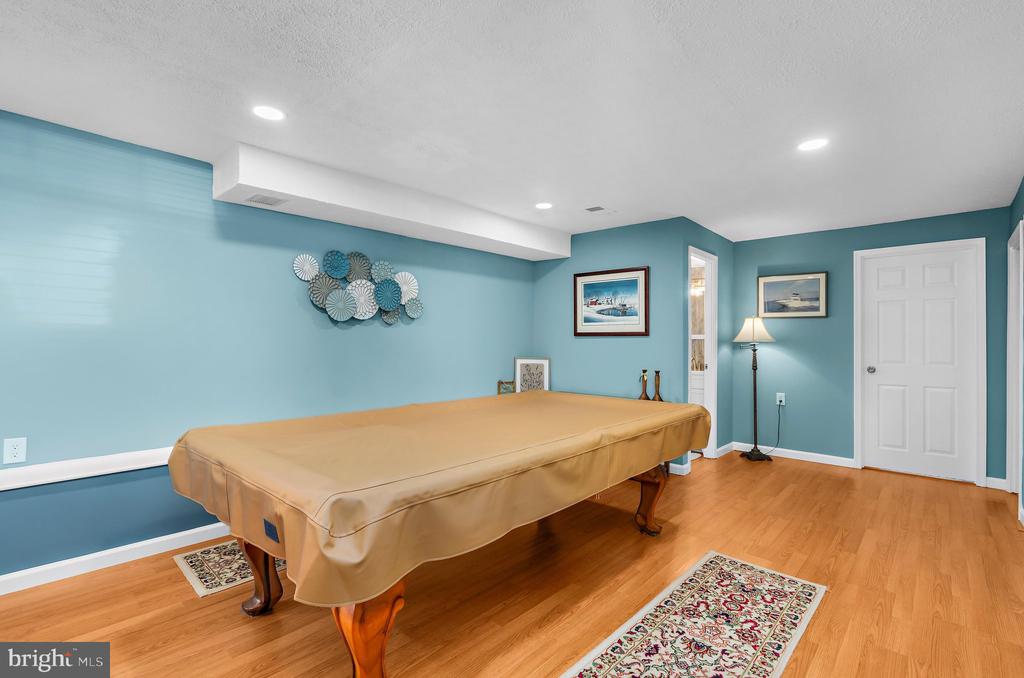 852 MEADOW HEIGHTS LANE