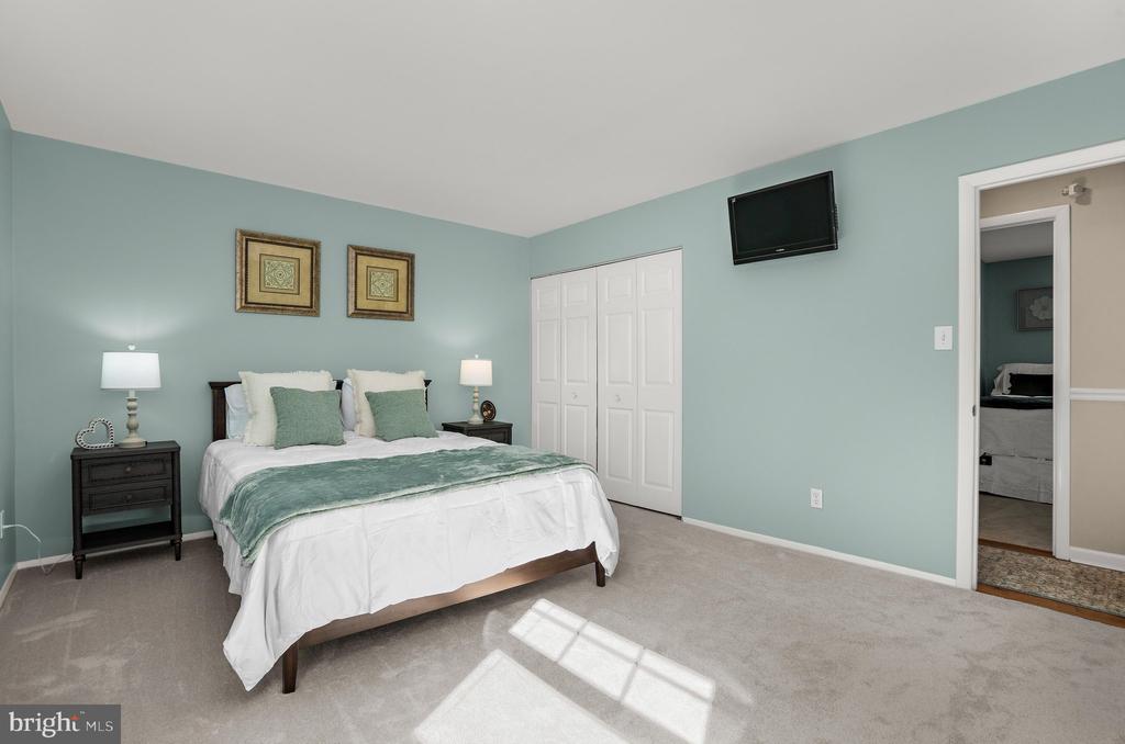 852 MEADOW HEIGHTS LANE