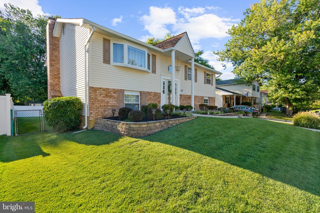 852 MEADOW HEIGHTS LANE