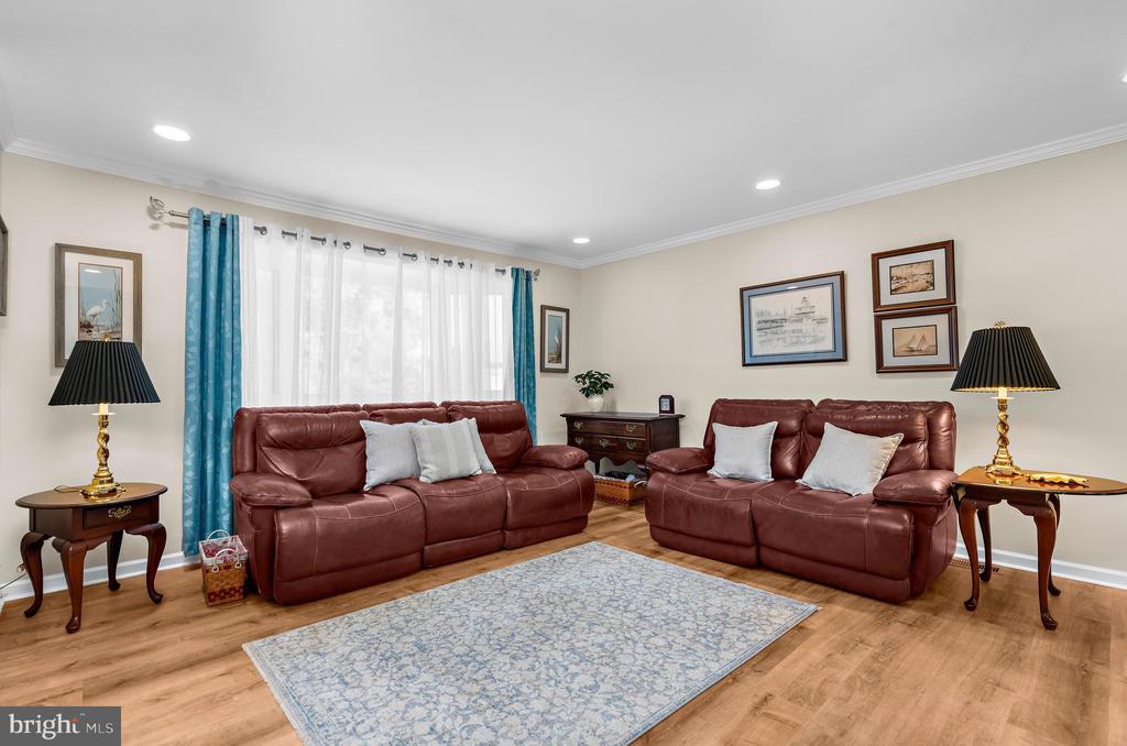 852 MEADOW HEIGHTS LANE