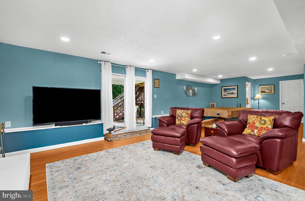 852 MEADOW HEIGHTS LANE