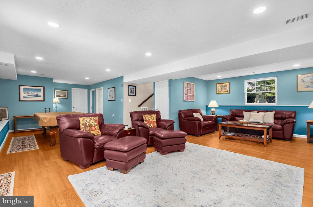 852 MEADOW HEIGHTS LANE