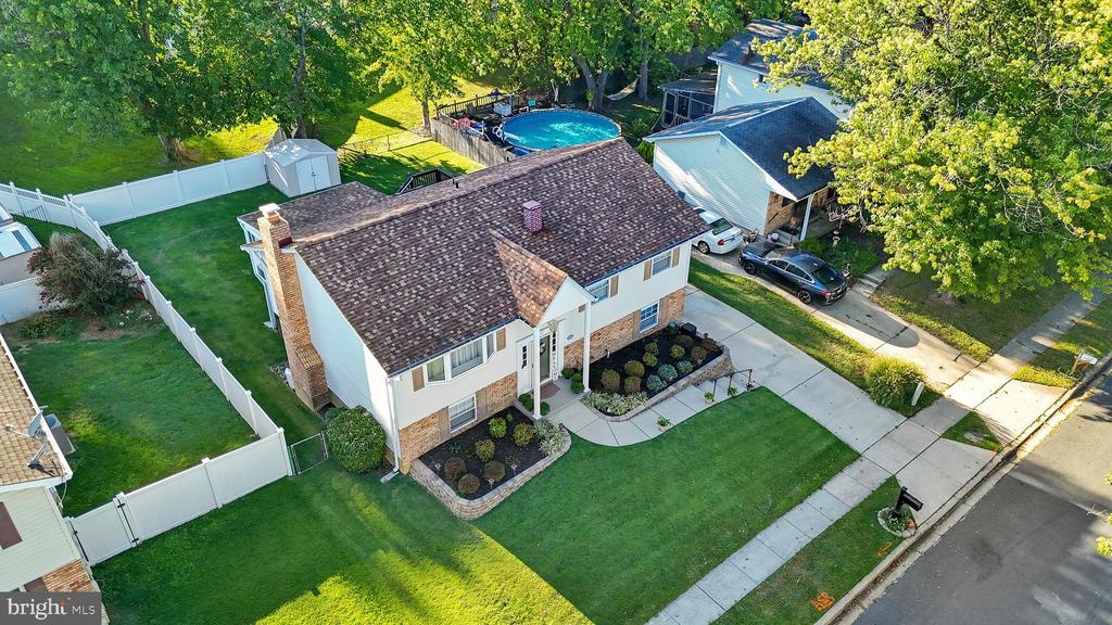 852 MEADOW HEIGHTS LANE