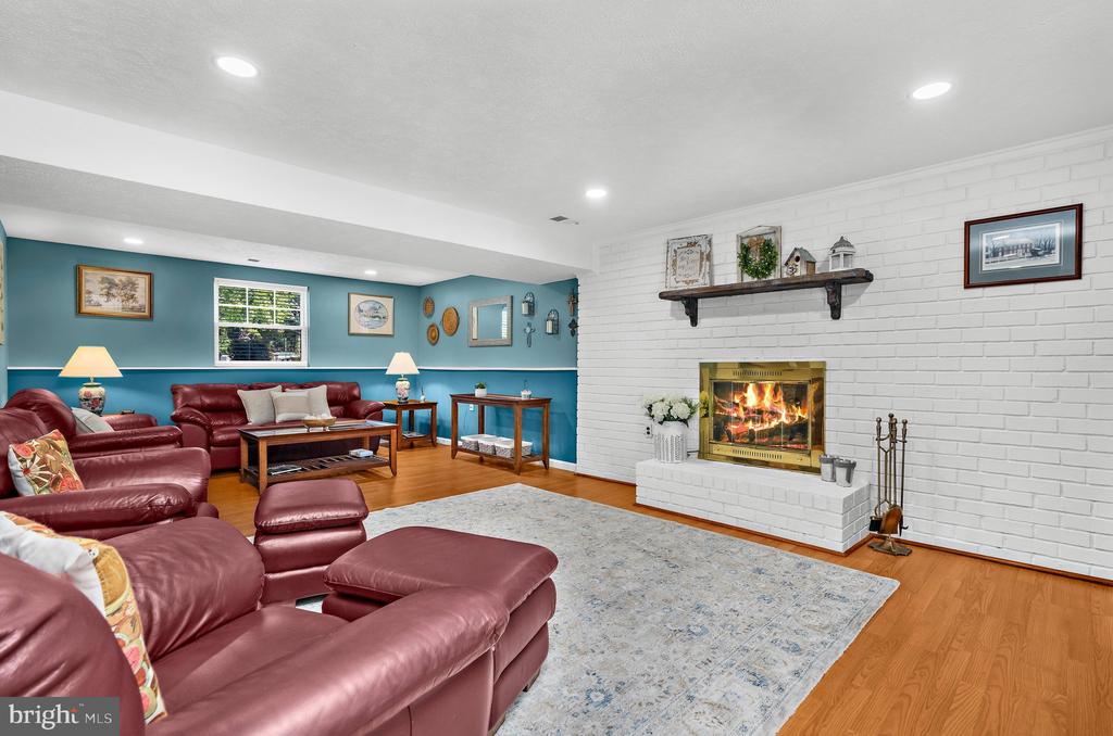852 MEADOW HEIGHTS LANE
