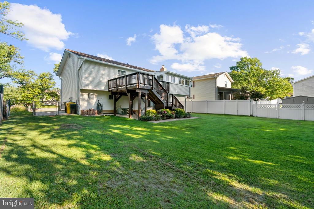 852 MEADOW HEIGHTS LANE