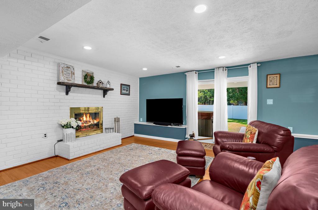 852 MEADOW HEIGHTS LANE