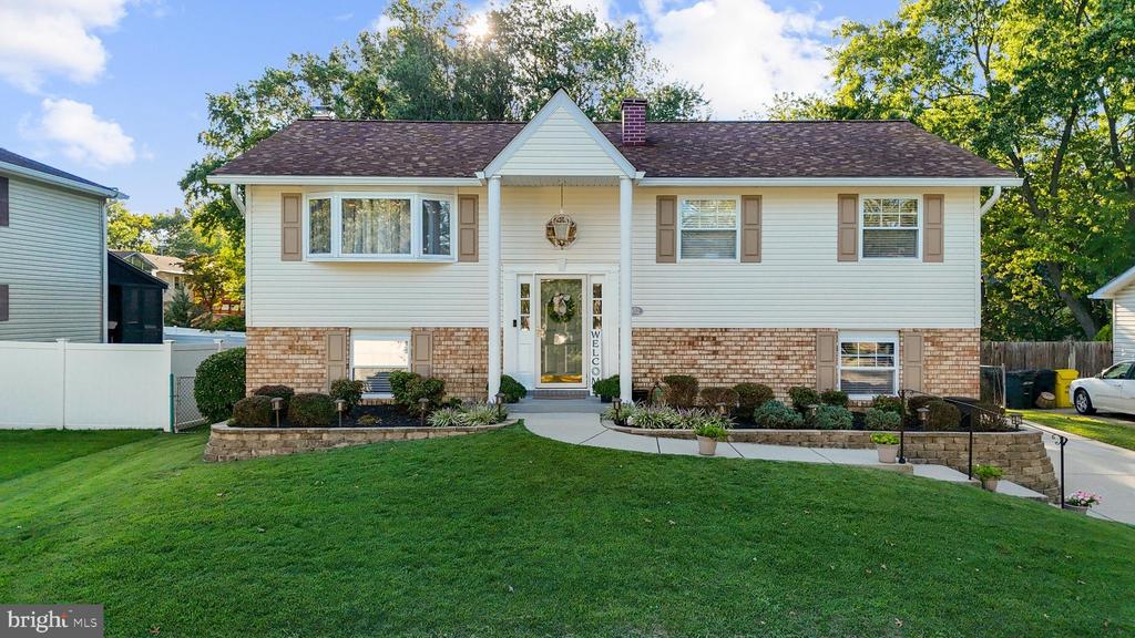 852 MEADOW HEIGHTS LANE