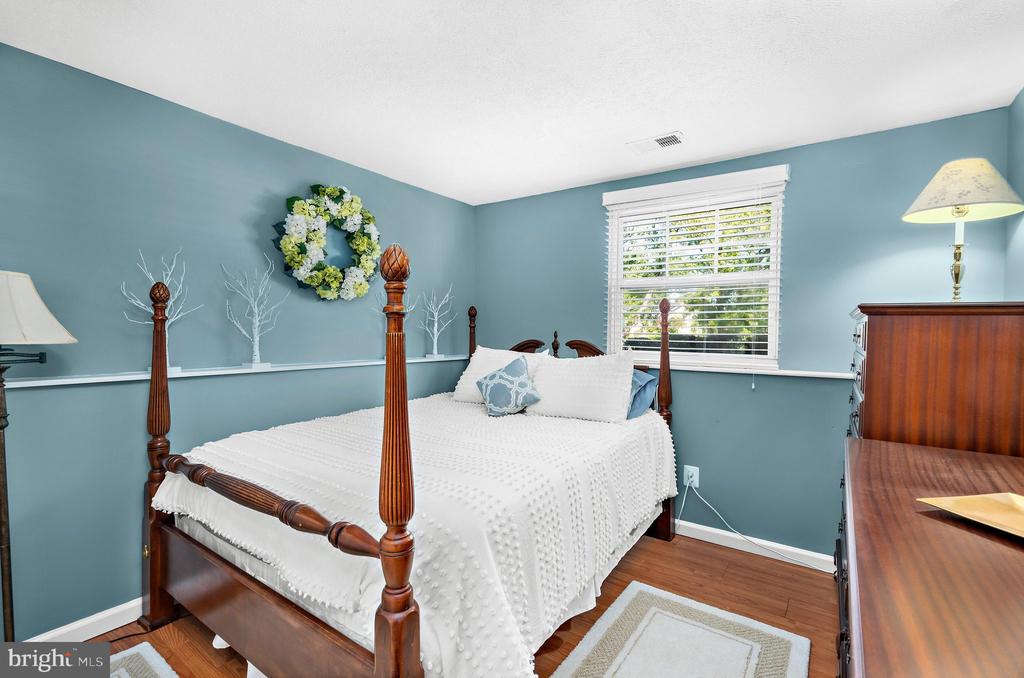 852 MEADOW HEIGHTS LANE