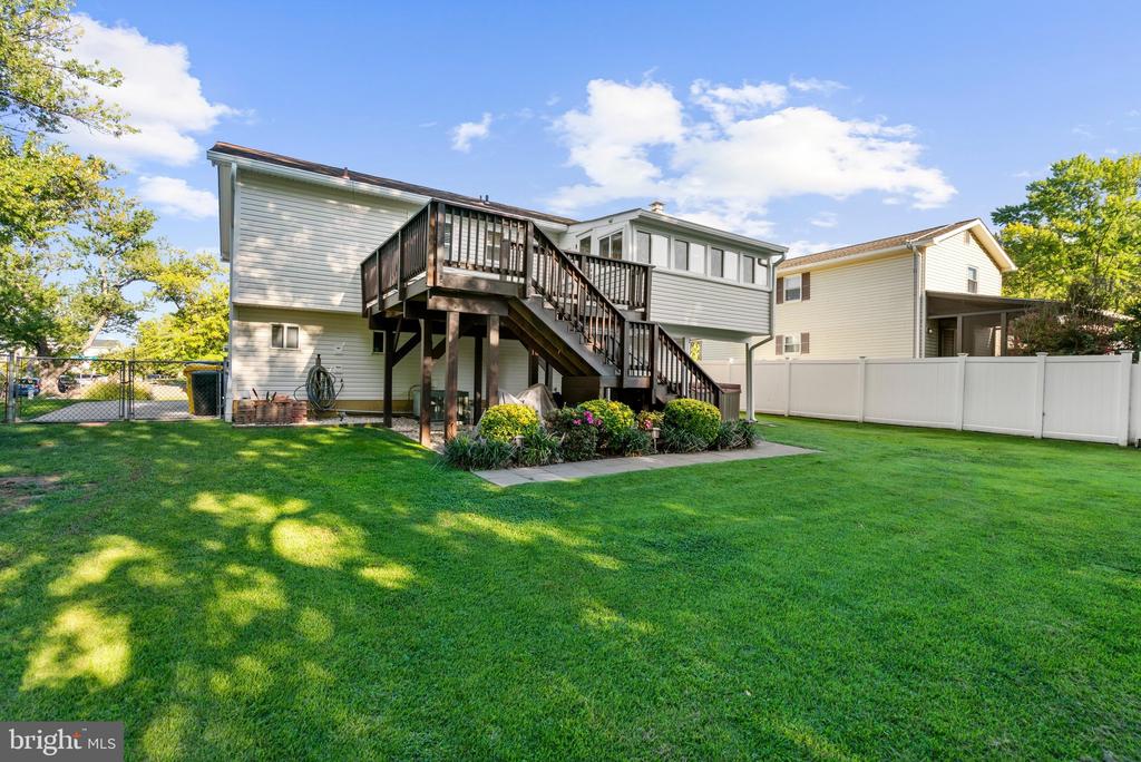 852 MEADOW HEIGHTS LANE