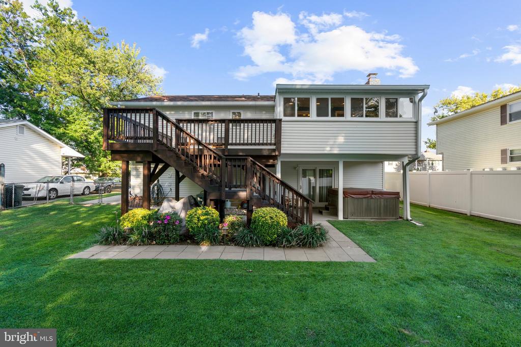 852 MEADOW HEIGHTS LANE