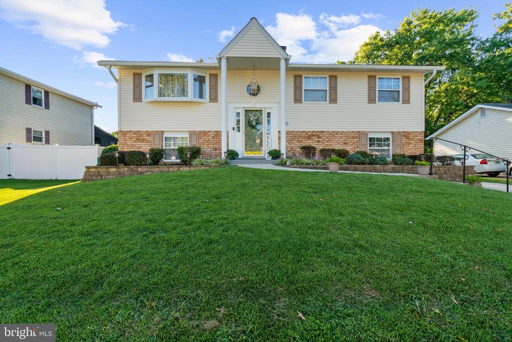 852 MEADOW HEIGHTS LANE